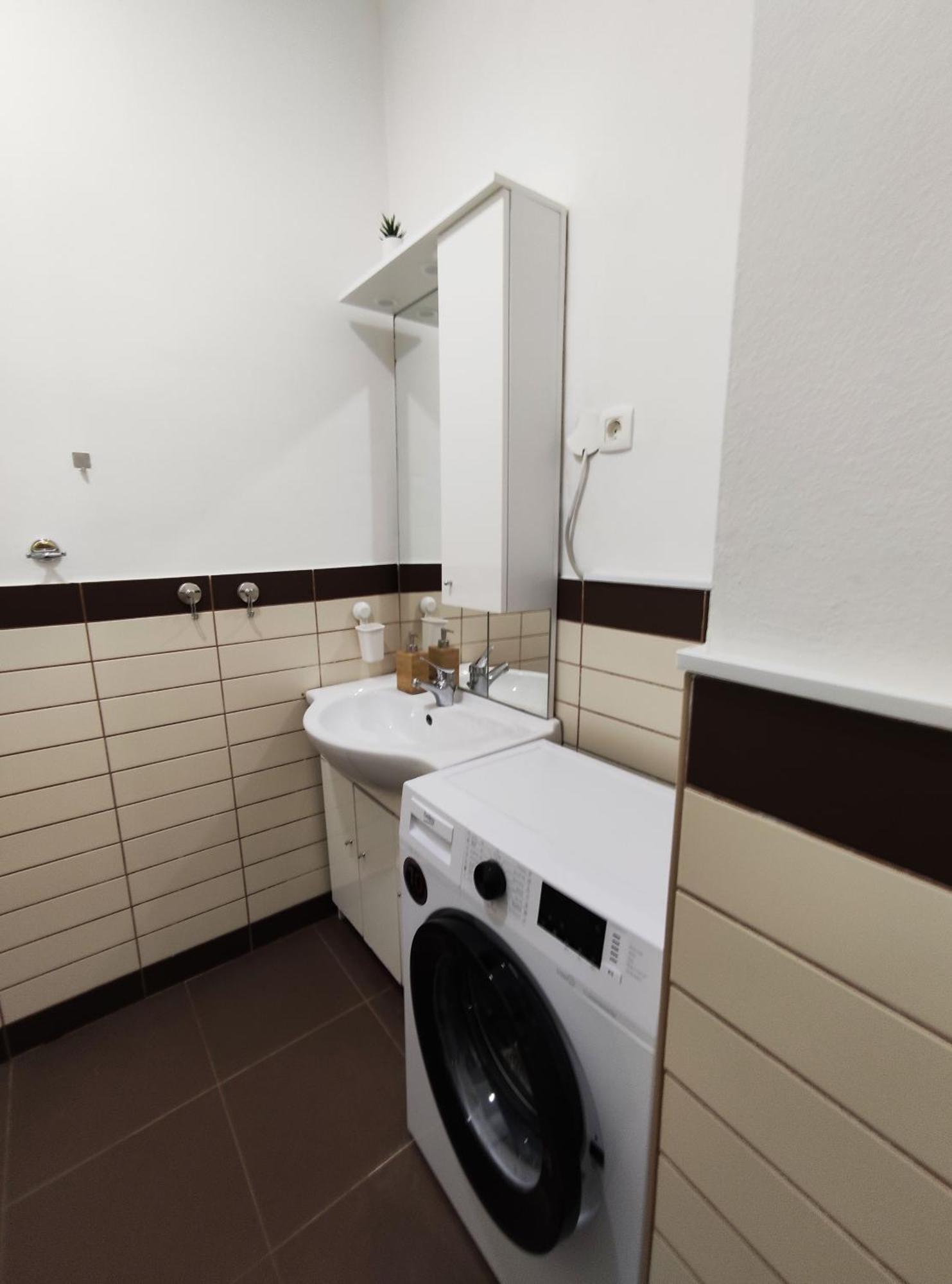 Studio Apartment Sisters 3-4 Ljubljana Eksteriør billede