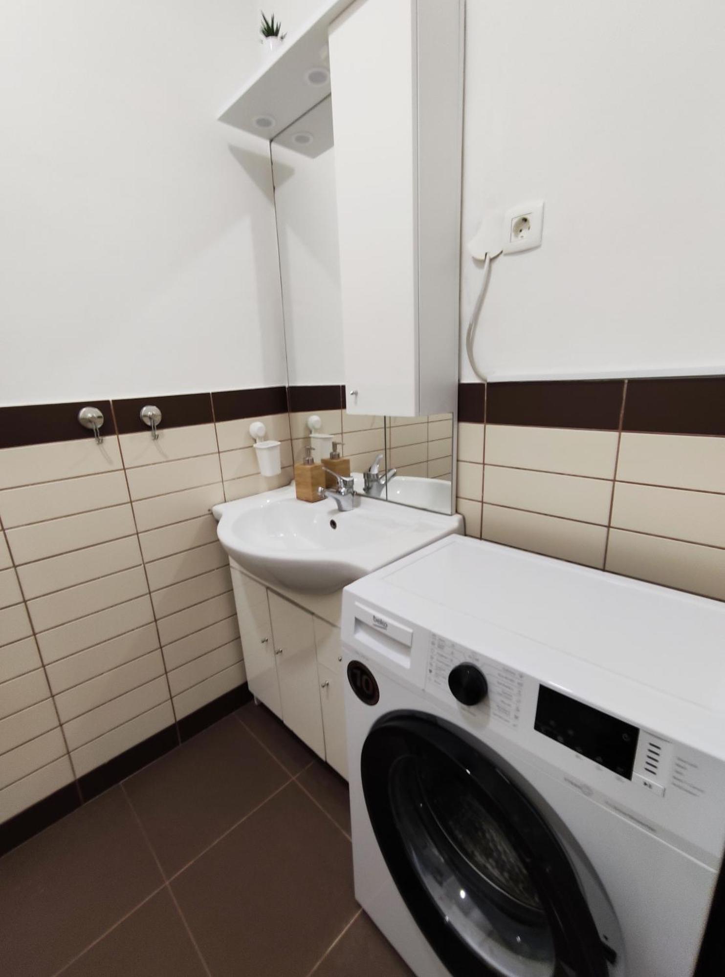 Studio Apartment Sisters 3-4 Ljubljana Eksteriør billede