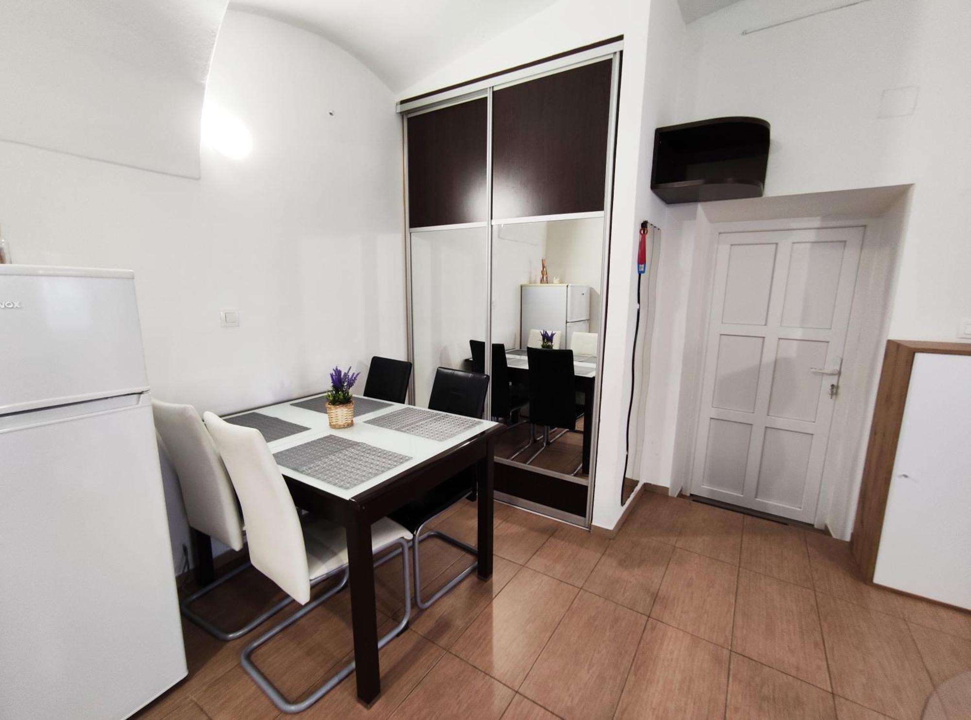 Studio Apartment Sisters 3-4 Ljubljana Eksteriør billede