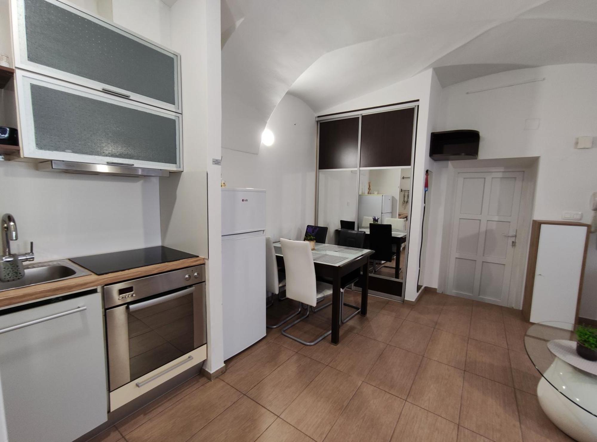 Studio Apartment Sisters 3-4 Ljubljana Eksteriør billede