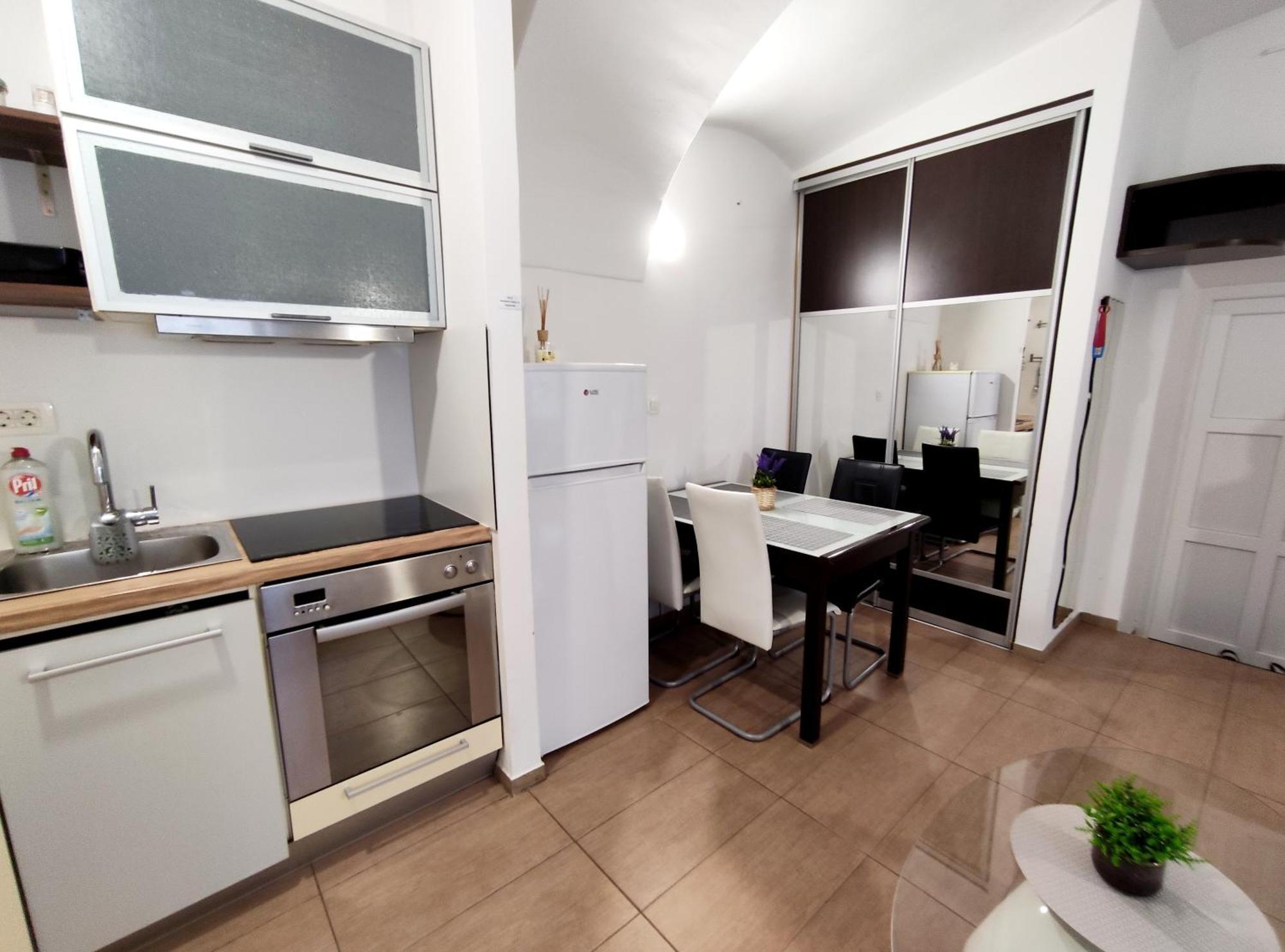 Studio Apartment Sisters 3-4 Ljubljana Eksteriør billede